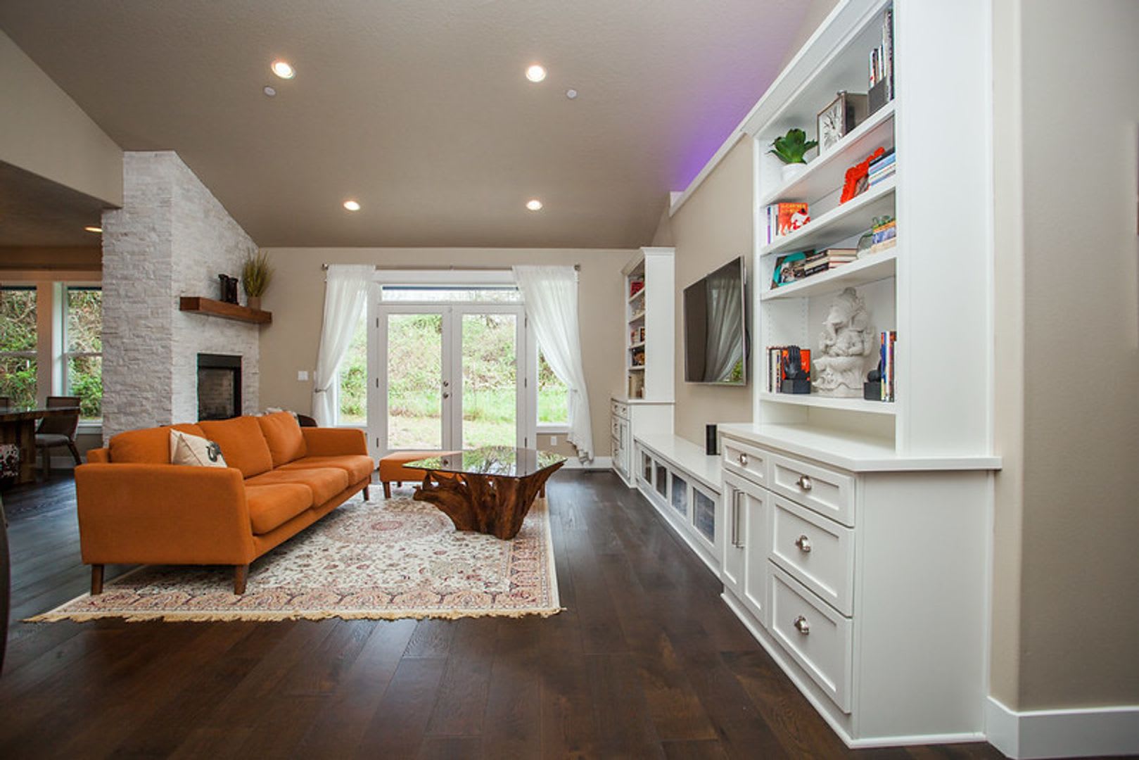 Custom Hillsboro Ranch With Gourmet Kitchen Dual Fireplaces Upgraded Finishes – photo 4