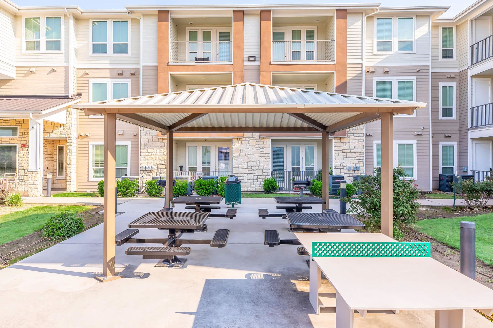 Green Oaks Apartments – photo 5