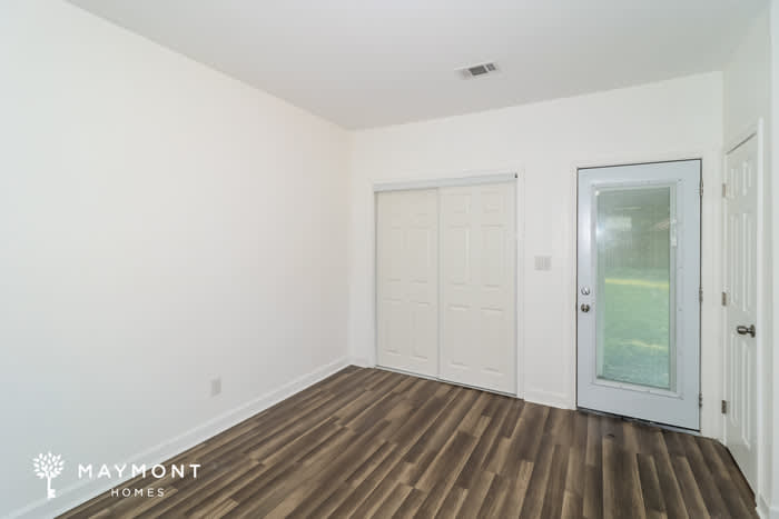 1592 Southern Avenue – photo 5