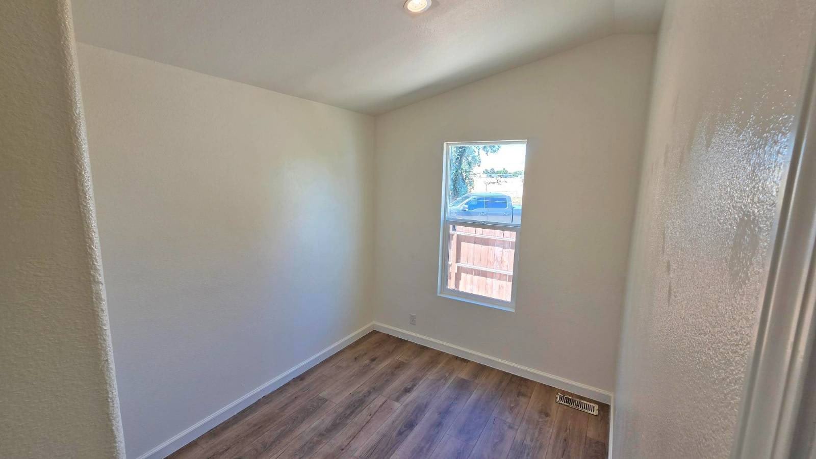1281 Elizabeth St – photo 5