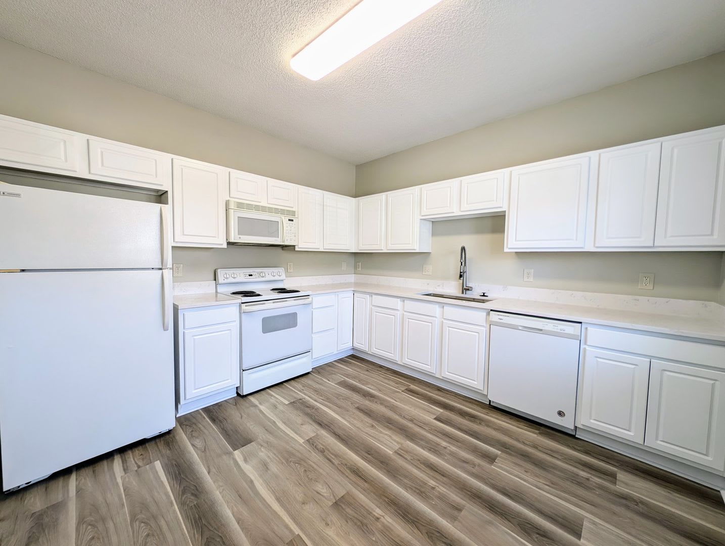 Move-In Ready Townhome with Downstairs Primary Suite in Prime Morrisville Location – photo 3