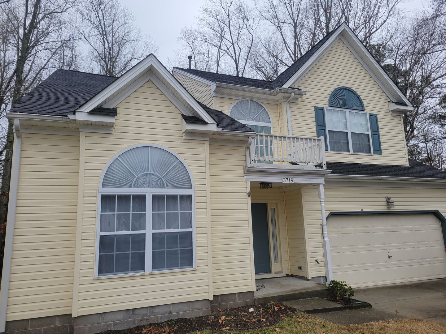 3 bedroom, 2.5 bathrooms single family home – photo 1