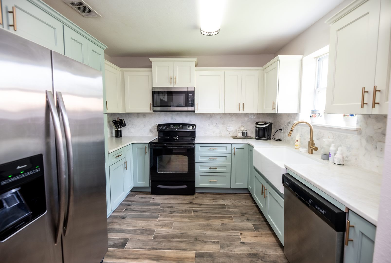 Welcome to this Beautifully Furnished 3/2 Home at Navy Point! – photo 5