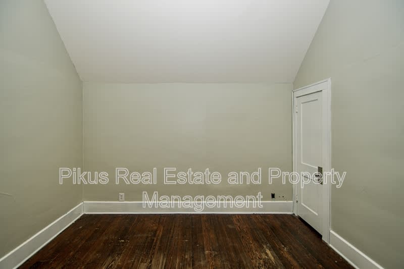 487 Crouse Street – photo 5