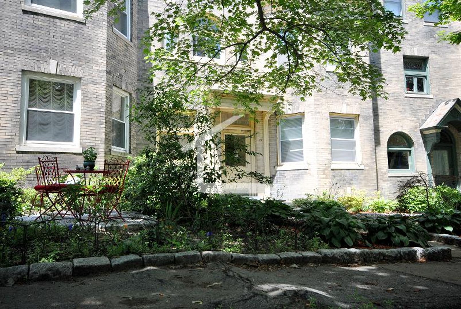 NIce 3 bed in Brookline – photo 2