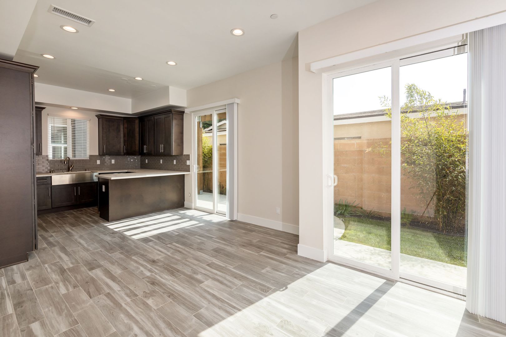 Single Level 2 Bedroom Condo In The Prestigious South Bay 360 Community – photo 2