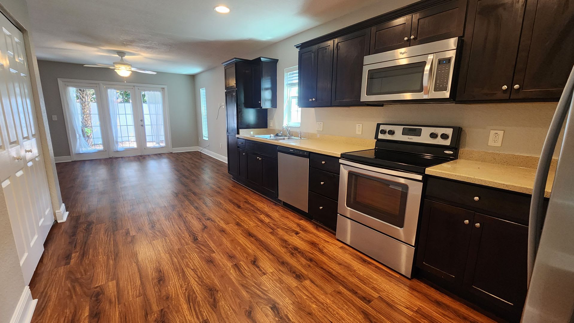 ONE MONTH FREE!!!! Immediate move-in limited offer!!Available!! – photo 2