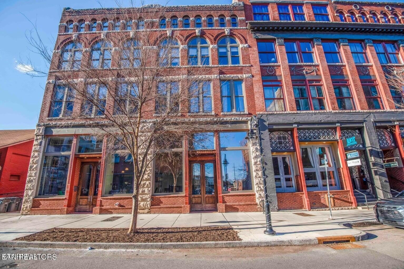 129 W Jackson Ave – photo 2