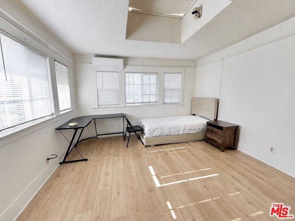 1188 W 37Th Dr – photo 2