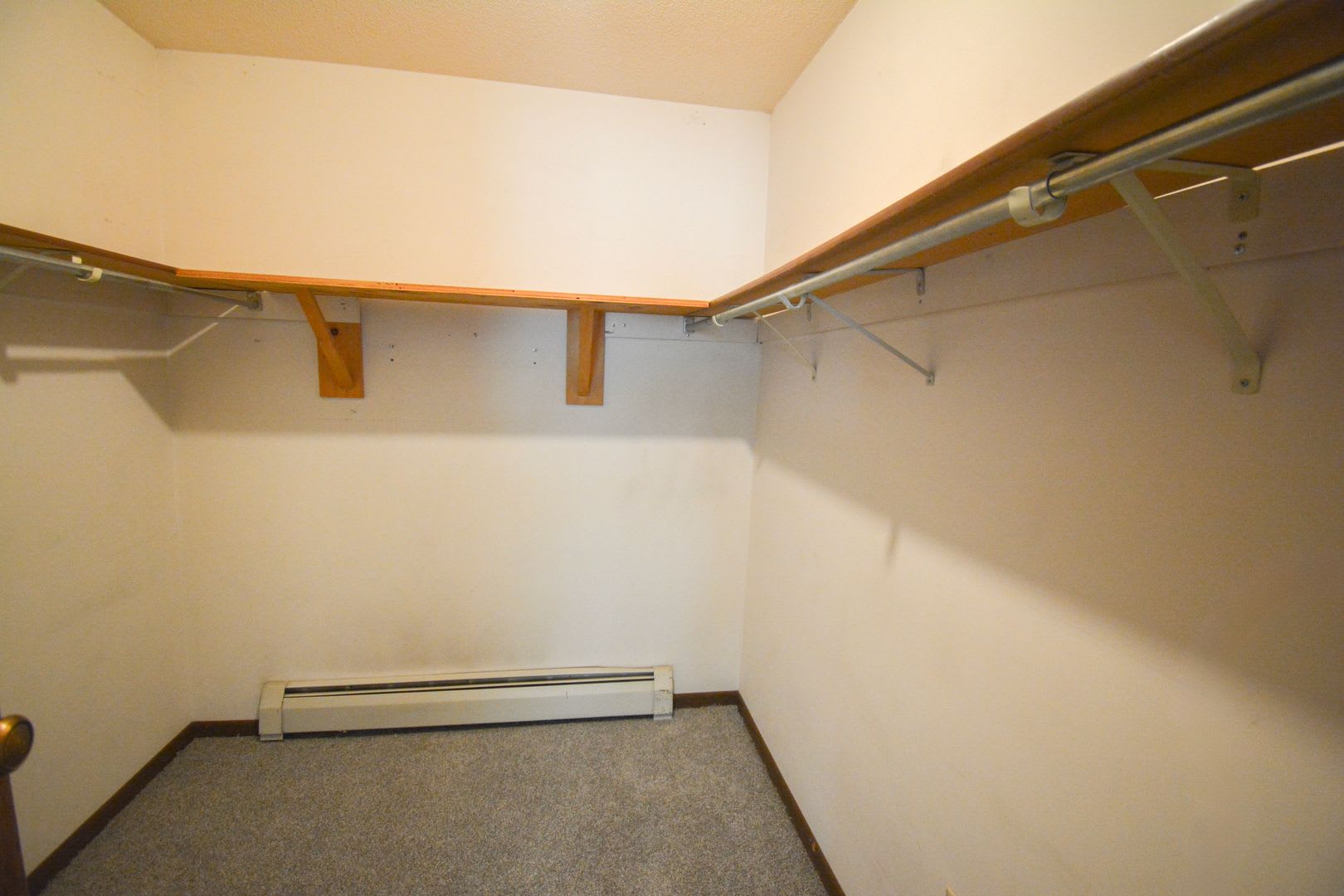 Main floor 2br condo steps from the Douglas Trail! – photo 5