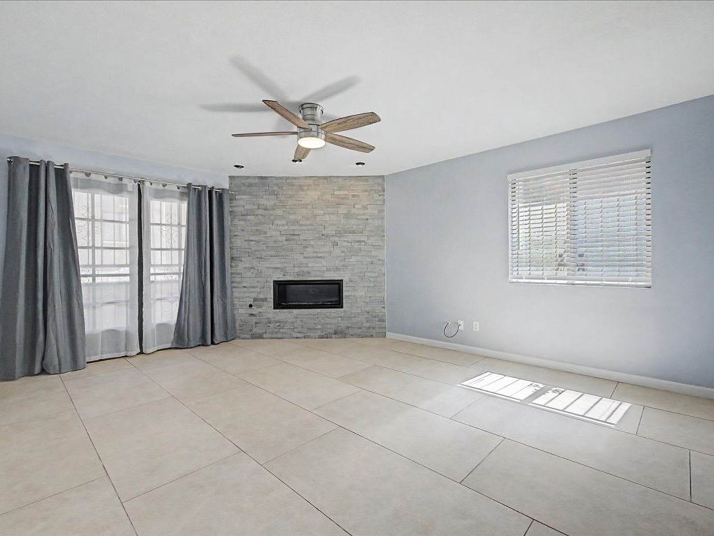 Charming 2 Bed 2 Bath Downstairs Unit With Great Amenities – photo 5