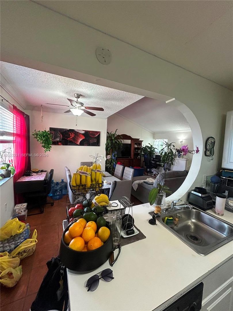 10284 NW 9th St Circle 204, Miami, FL 33172 – photo 1