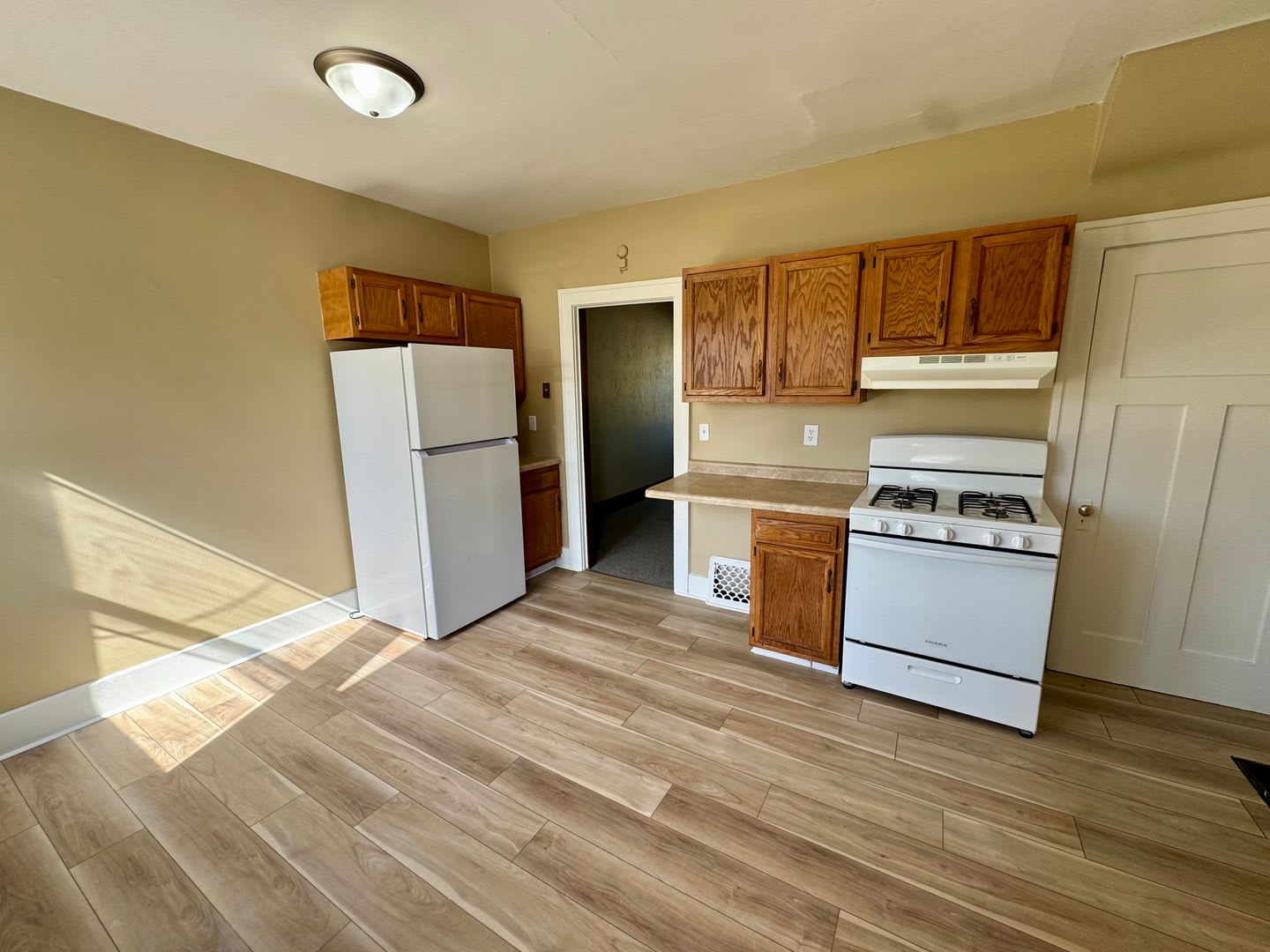 Updated 2BR Townhome Across from Stephens Park – photo 2