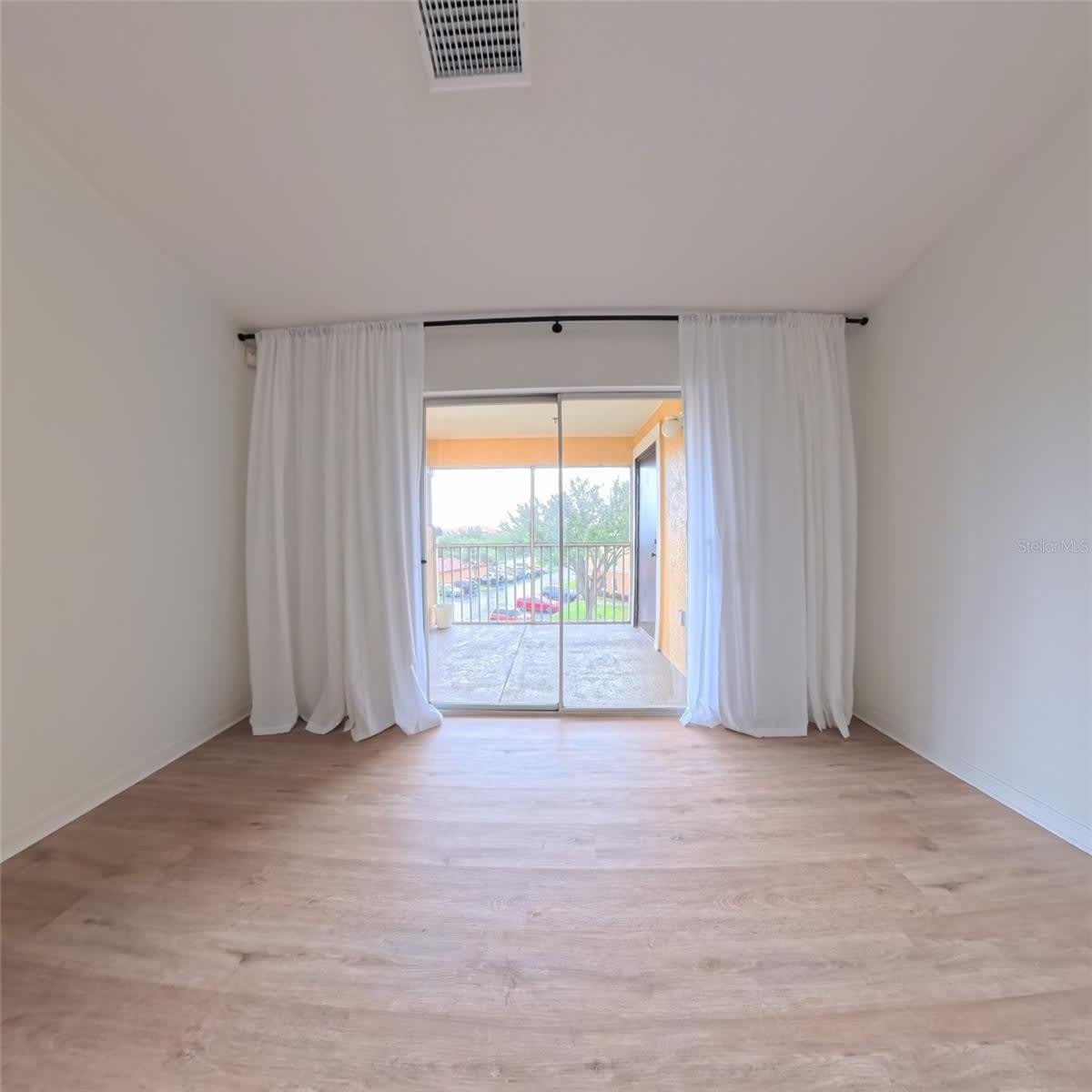 5471 VINELAND Road – photo 3
