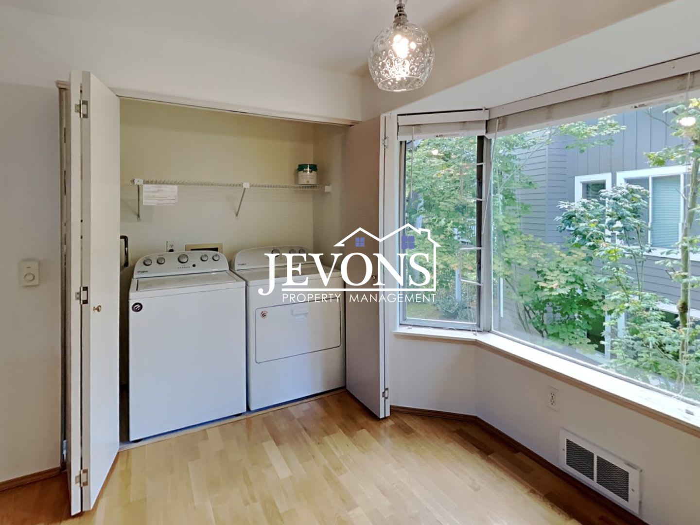 Fabulous 2 Bedrooms, 2 Bathroom, Top-Floor Condo in Klahanie – photo 3