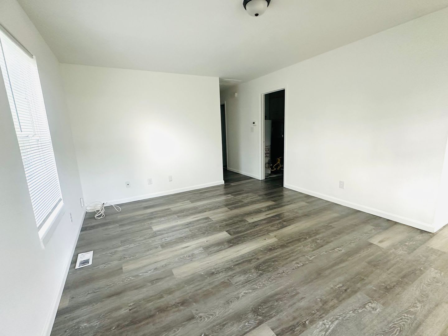 3 Bedroom Rambler Near NW Riverside! – photo 5