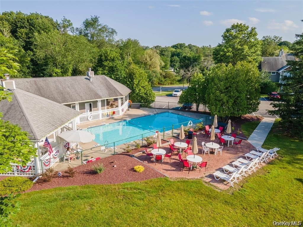 504 Continental Drive – photo 2