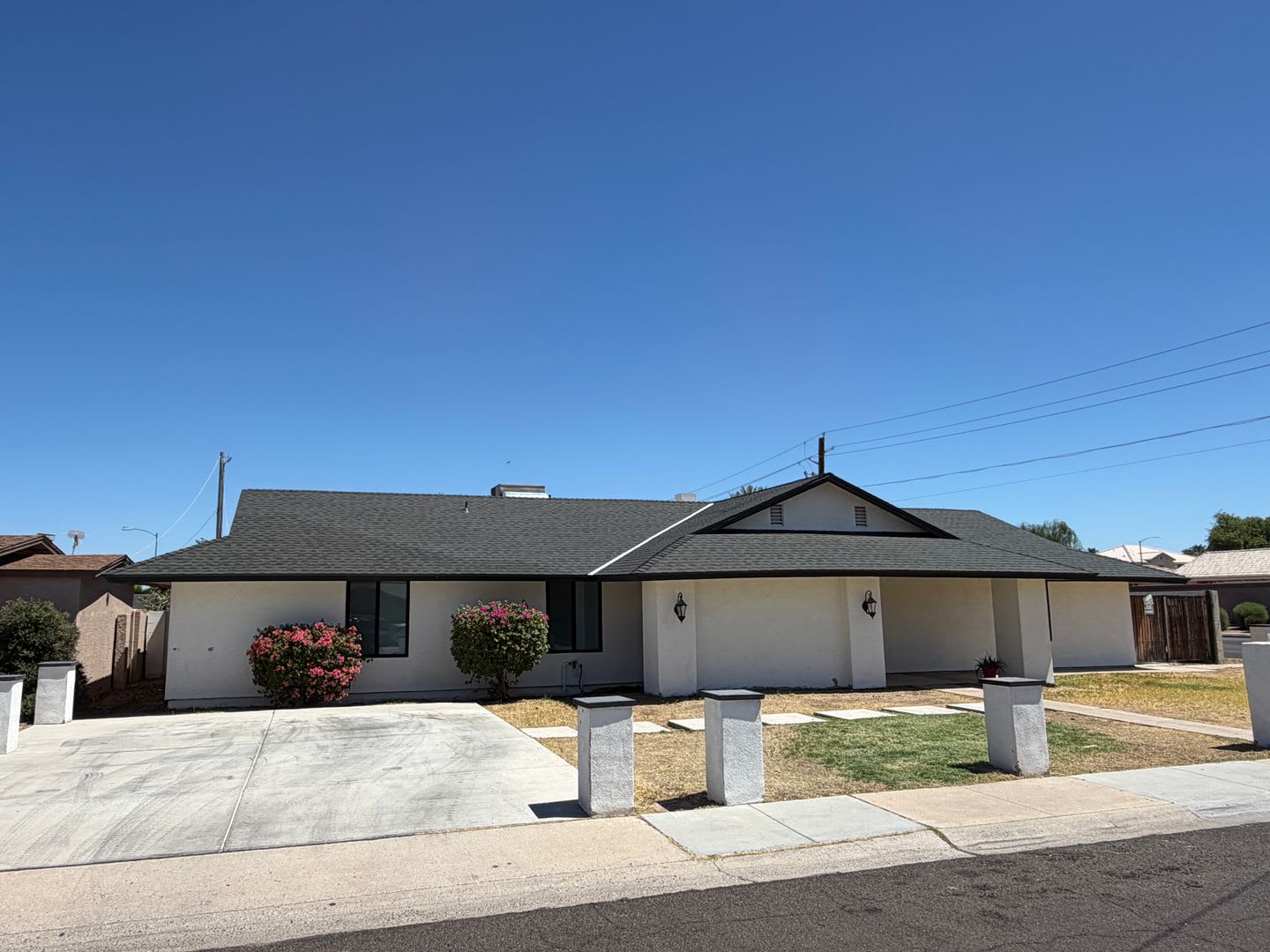 5502 W Frier Dr – photo 1