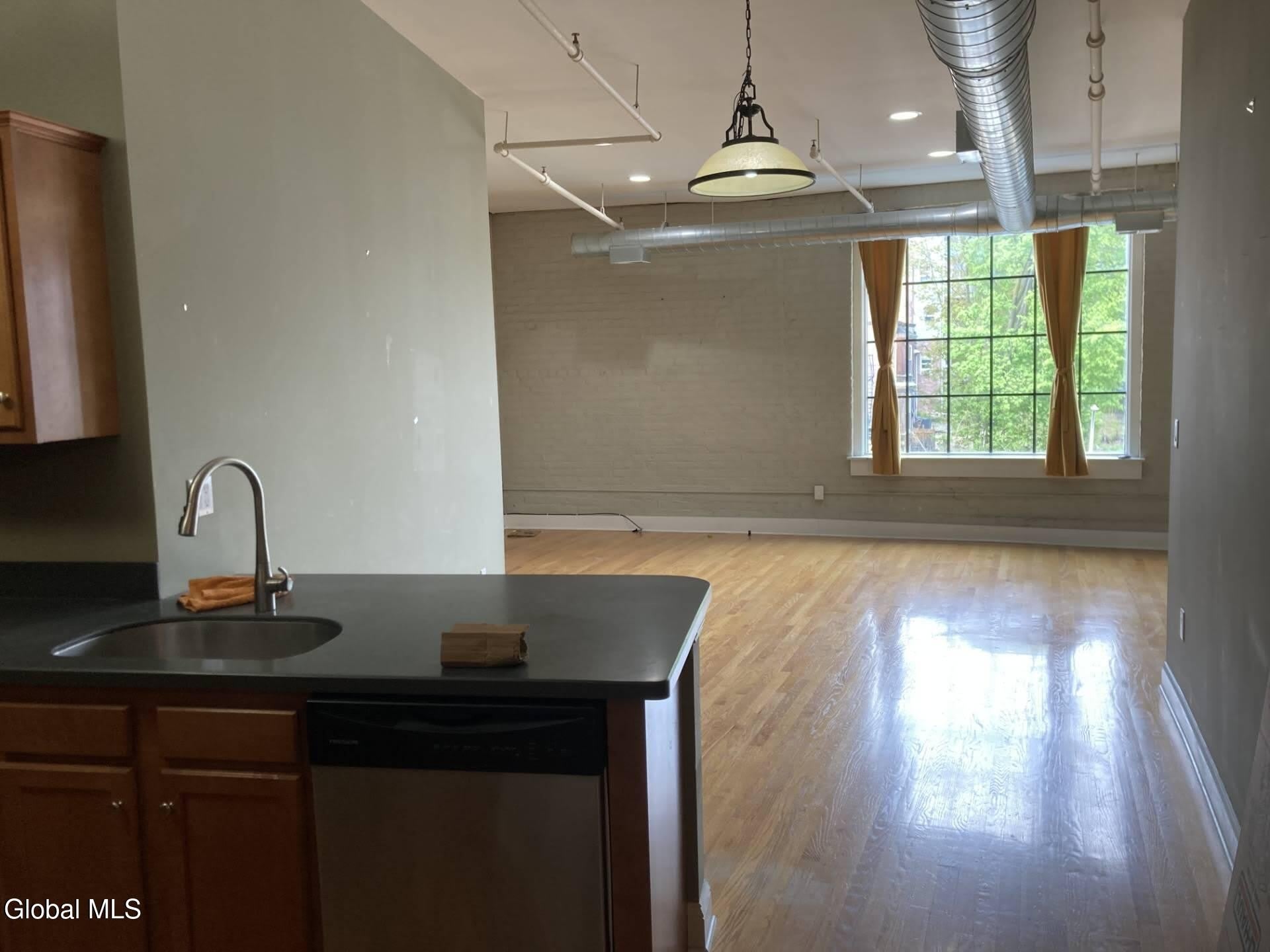 4 Sheridan Avenue – photo 2