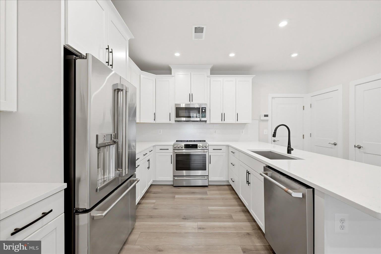 43728 TRANSIT Square – photo 4