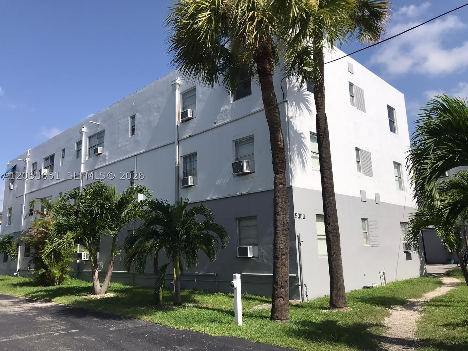 5250 Nw 26Th Ave – photo 3