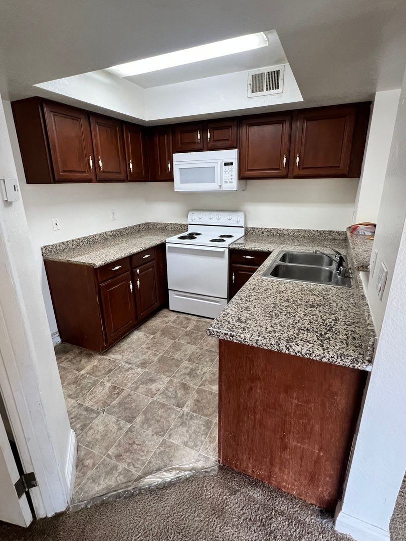 Lower level 2 bedroom close to pool. – photo 5