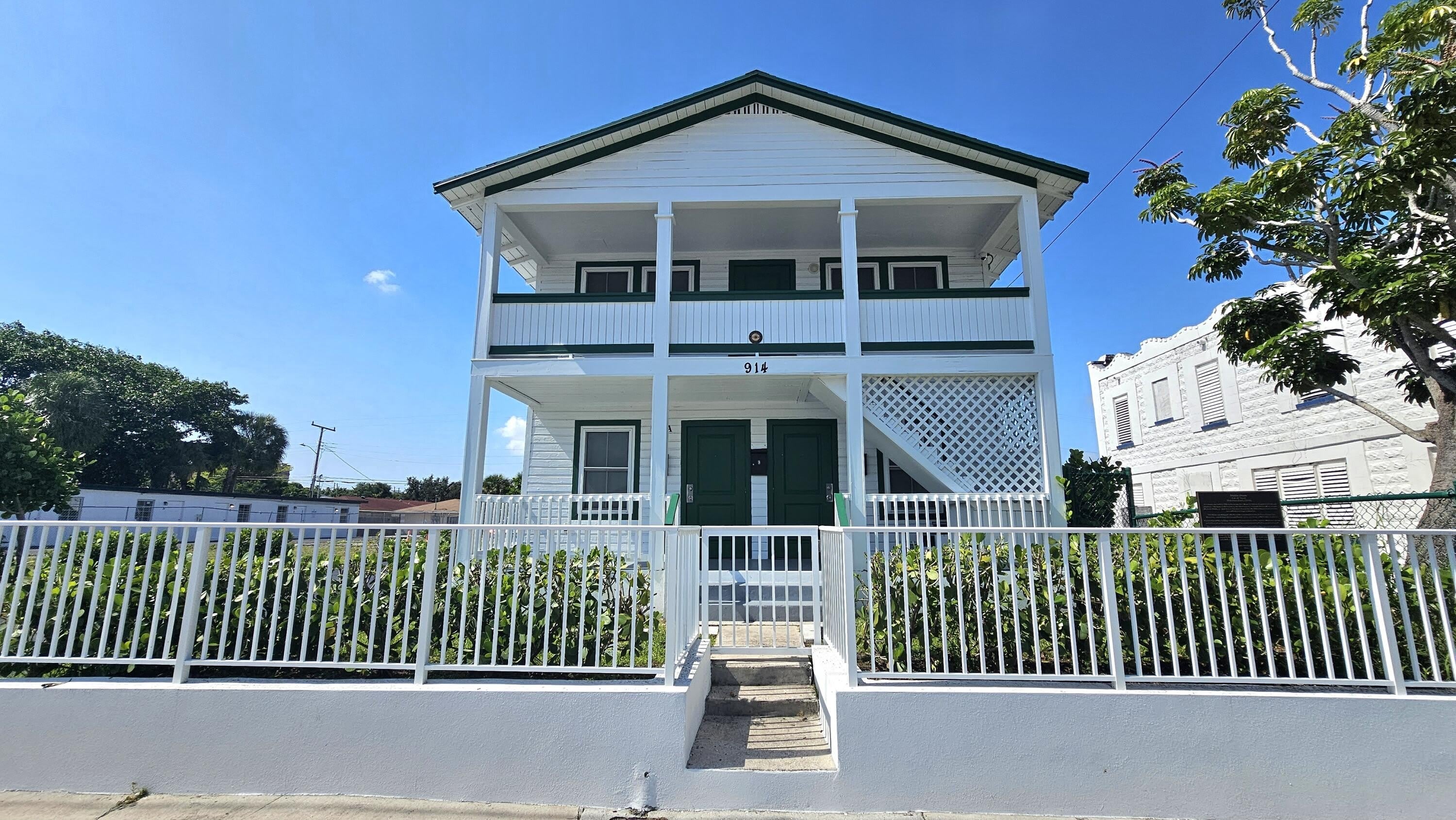914 10th Street – photo 1