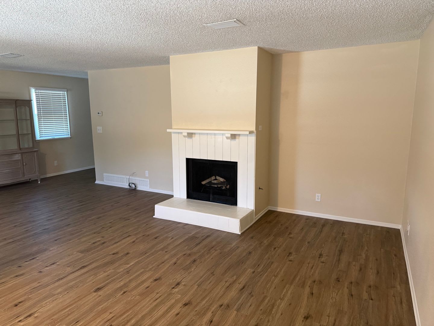 Large renovated Stand alone one bedroom above garage – photo 4
