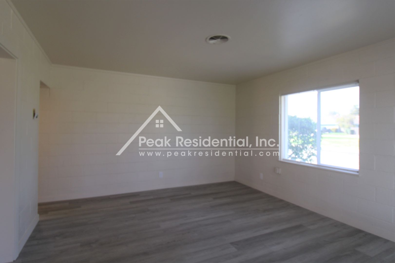 Charming Tahoe Park 2bd/1ba Duplex – photo 3