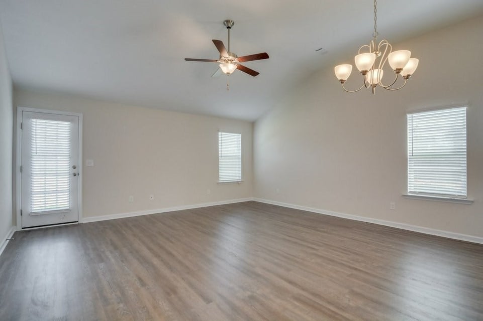313 norwich Drive – photo 5