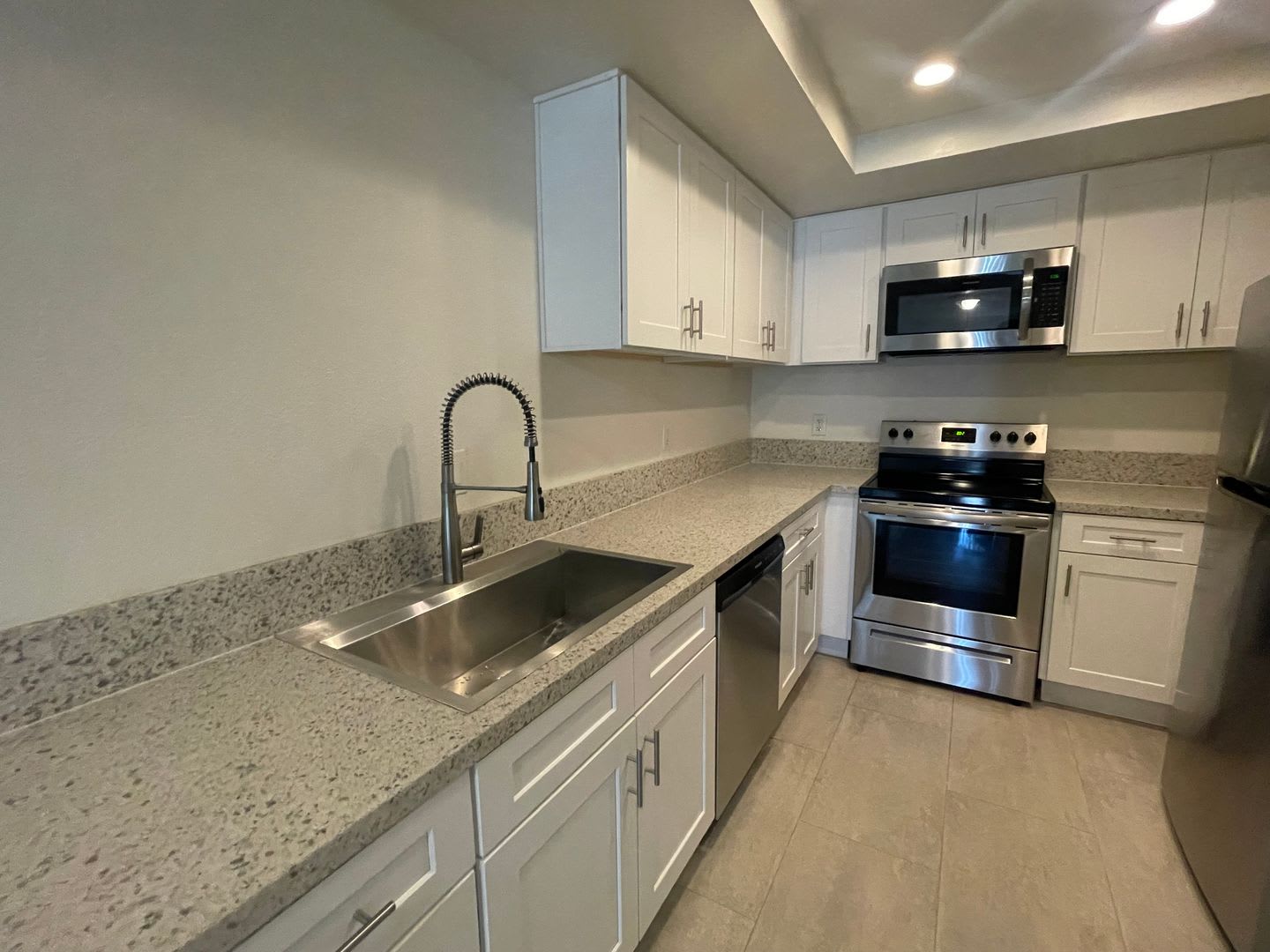 Completely Remodeled 3 Bedroom in San Diego!! Water/Trash Included – photo 3