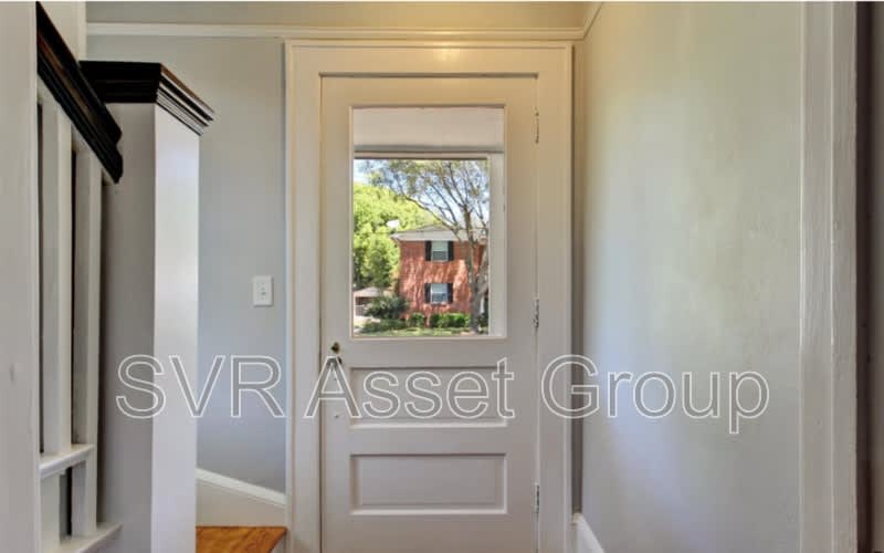 1758 Greenwood Ave – photo 2