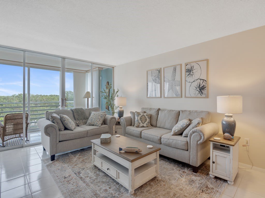 935 E Causeway Boulevard – photo 1