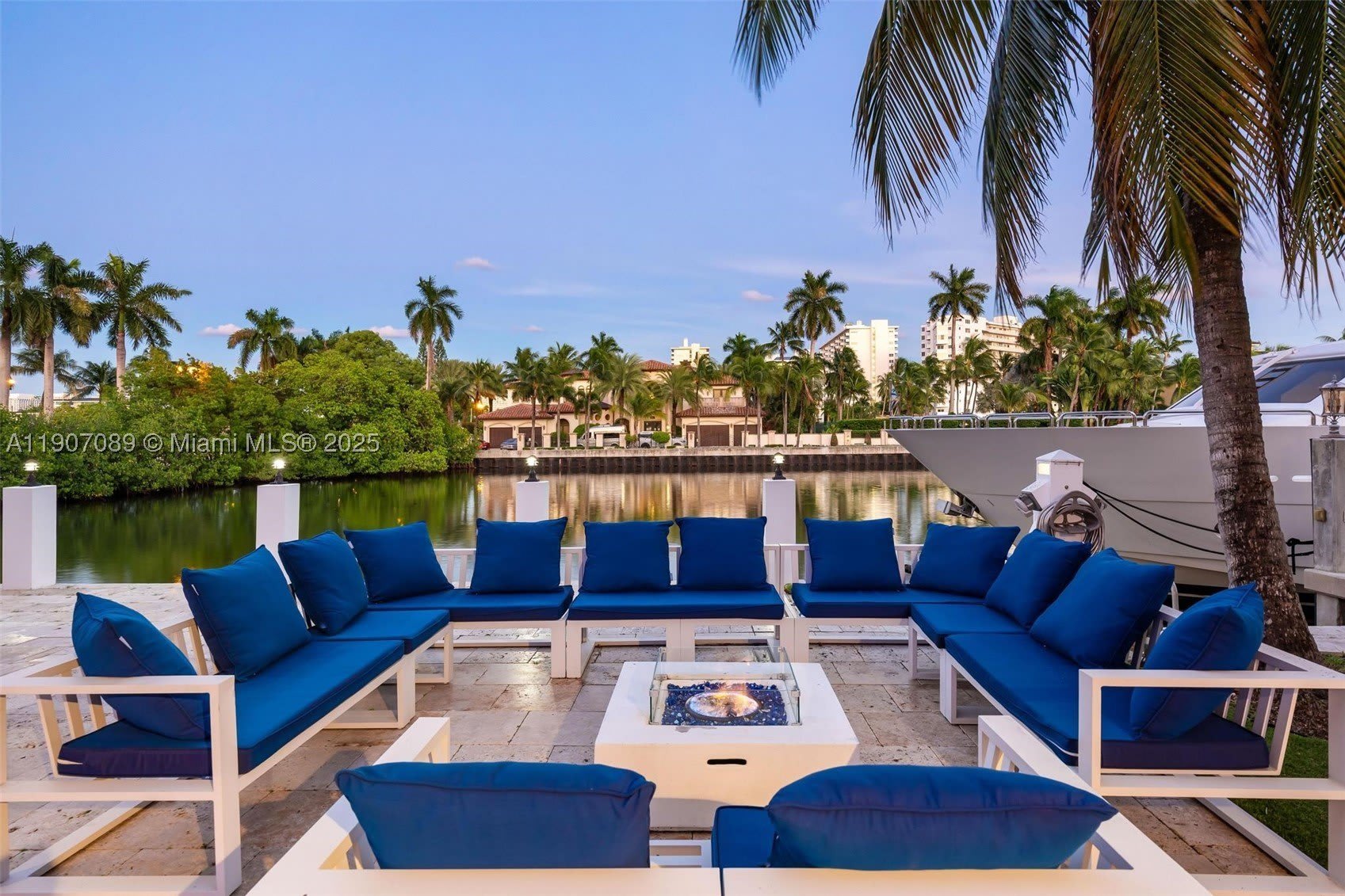 300 Royal Plaza Dr – photo 2