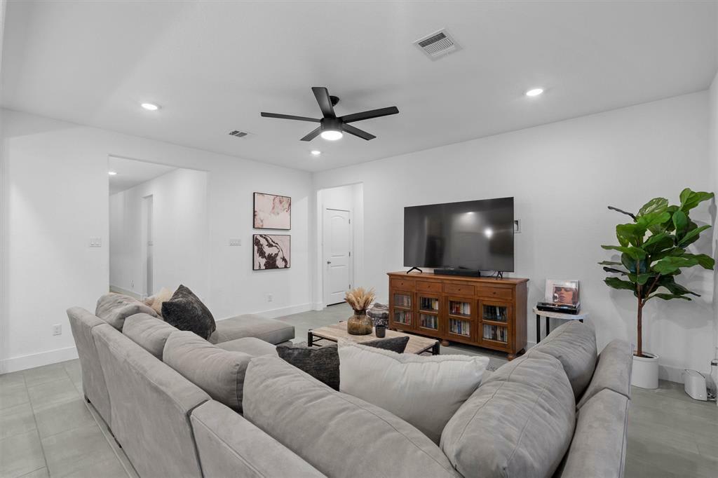 19328 Colgin Drive – photo 4