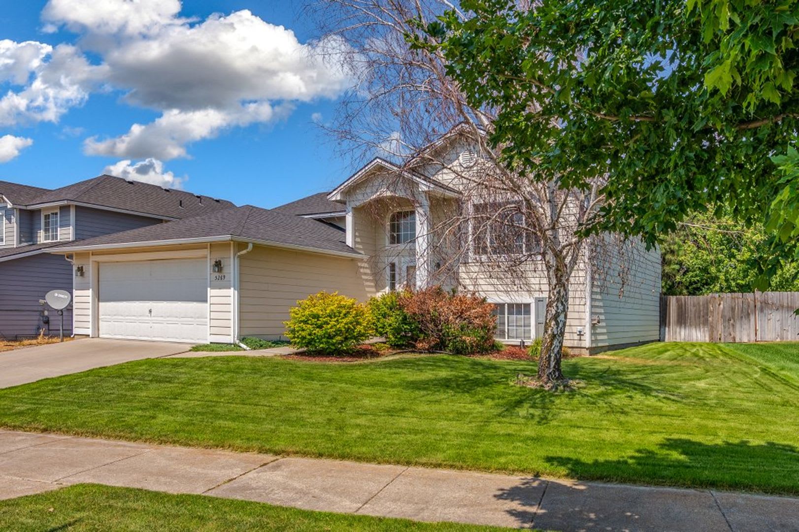 5 bed 3 bath split level near State Line – photo 2
