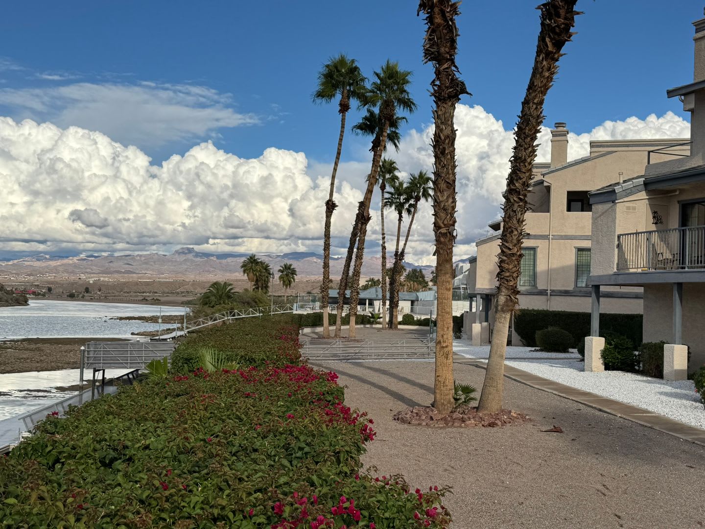 Riverfront 2BR Condo Great Views, Luxury Furnished incl UTILITIES – photo 4