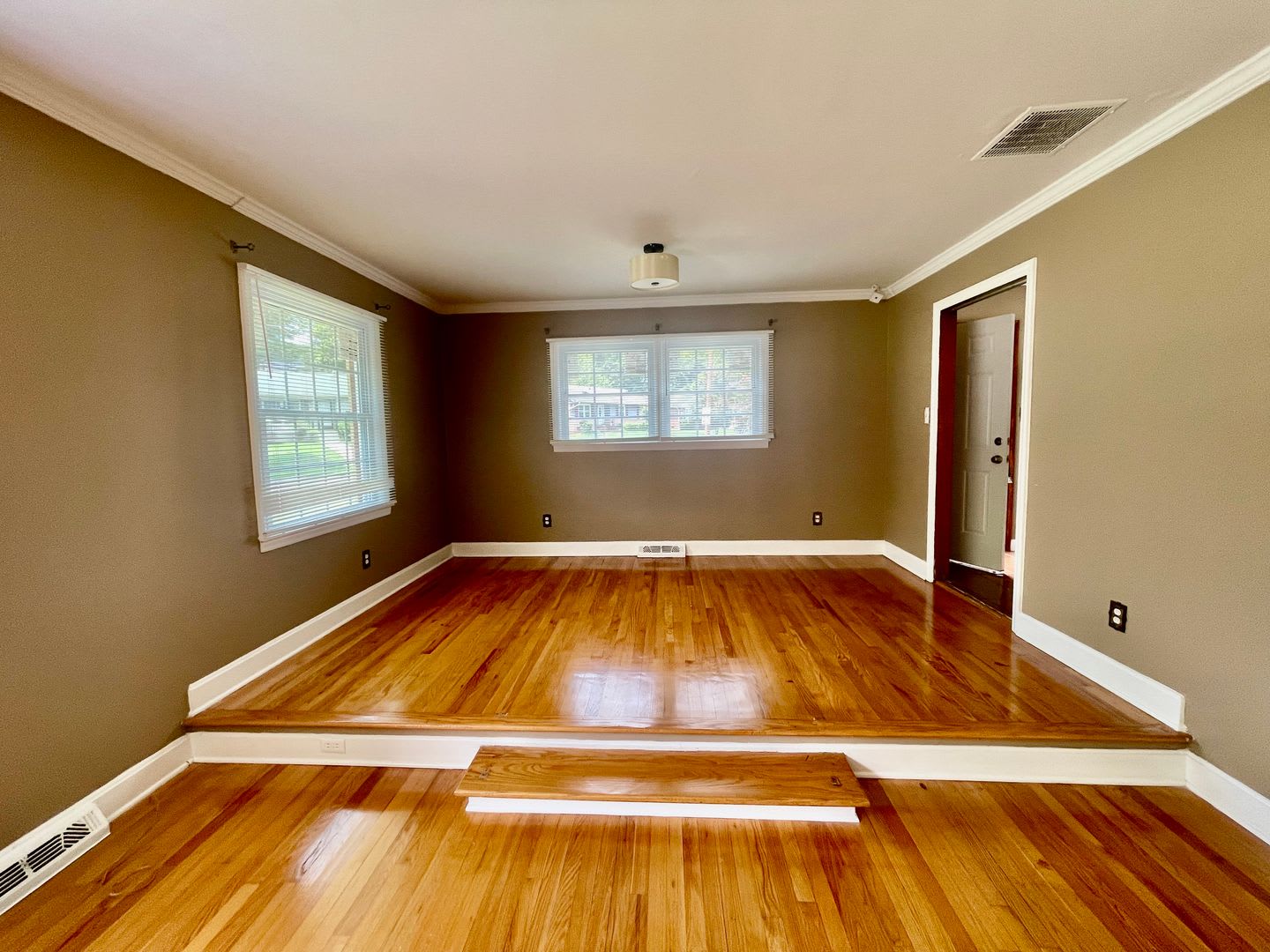 This charming 3-bedroom, 1 1/2 -bath home in Dalebrook (Charlotte, NC) – photo 4