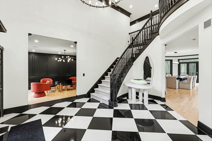 6986 Montgomery Drive – photo 3