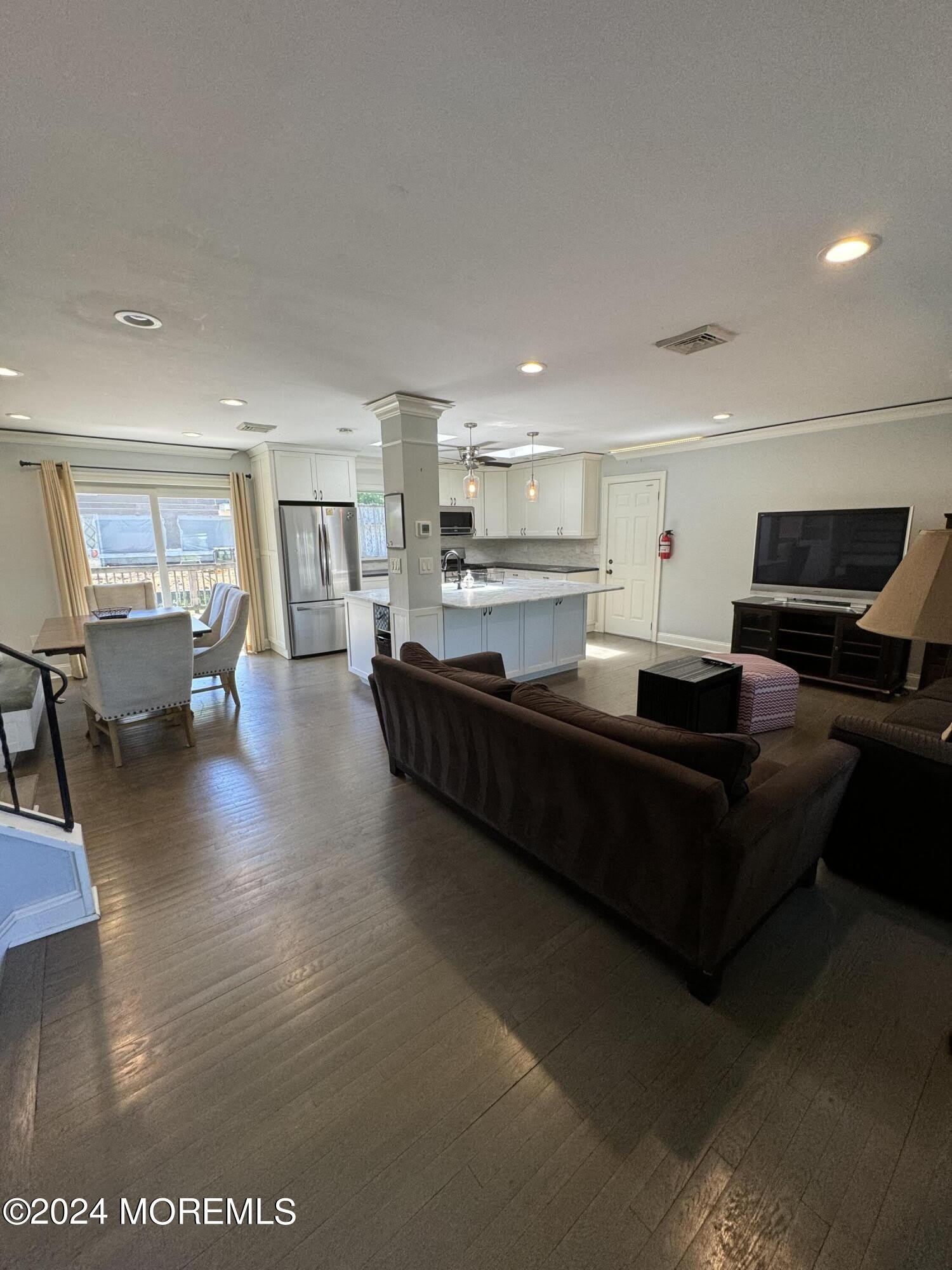 282 Lawrence Avenue – photo 3