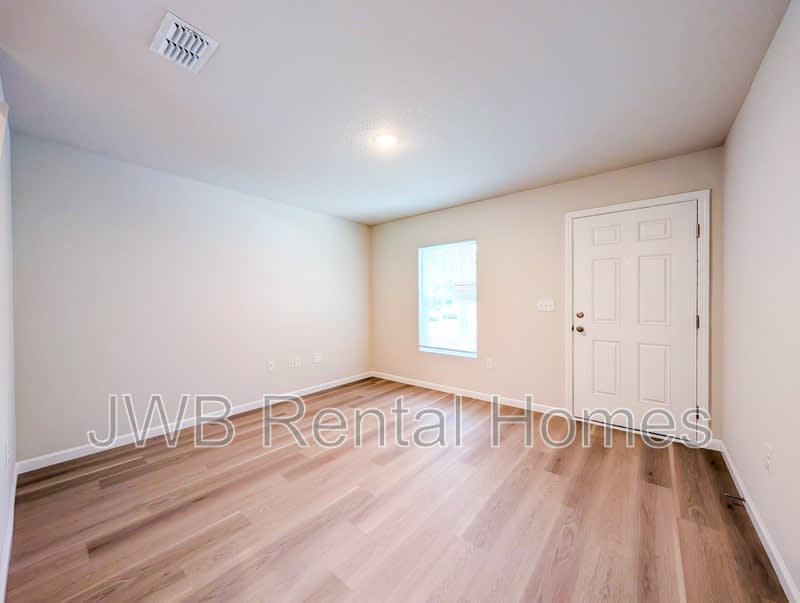 6052 Redpoll Ave – photo 3