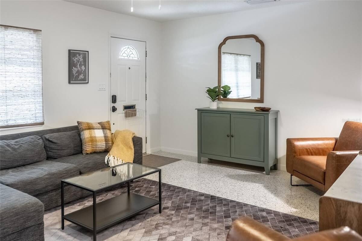 725 S Wilson Avenue – photo 1