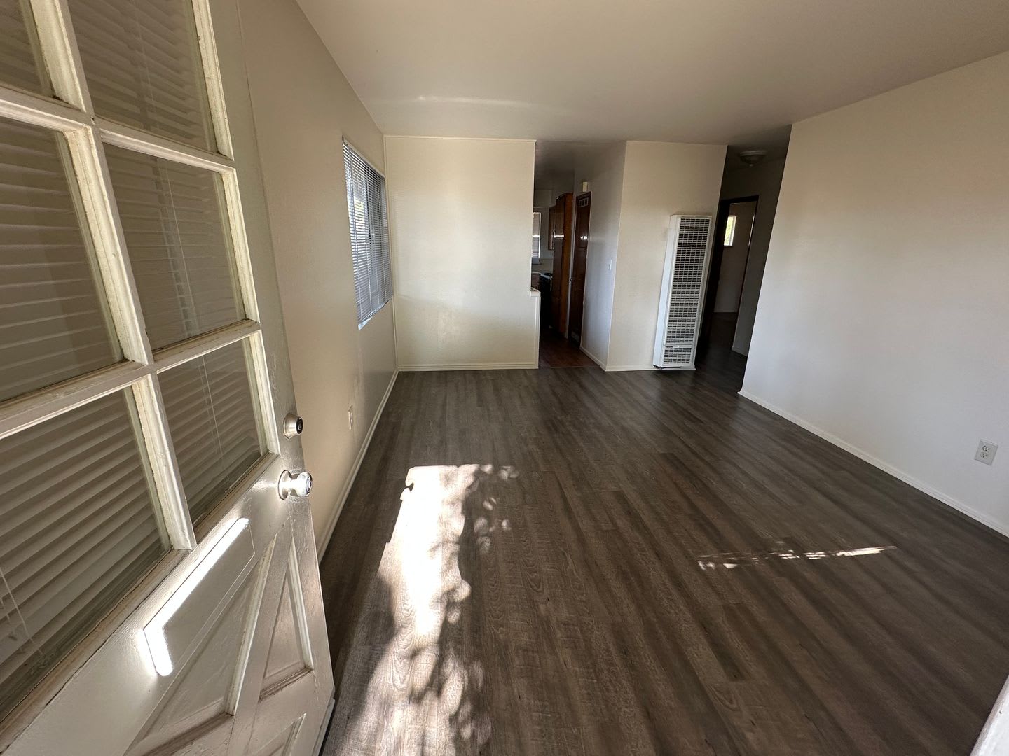 Cute 2 Bd 1Ba Unit In Quiet 14 Unit Apartment Complex – photo 3
