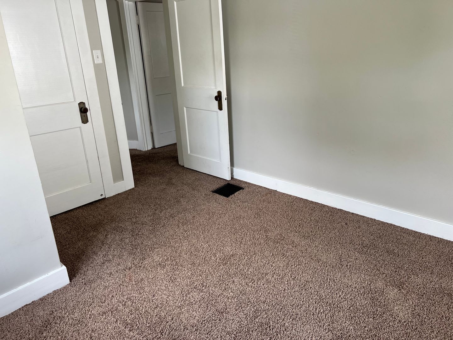 Very Spacious 3 Bedrooms 1 Bathroom House In Dayton For Rent – photo 2