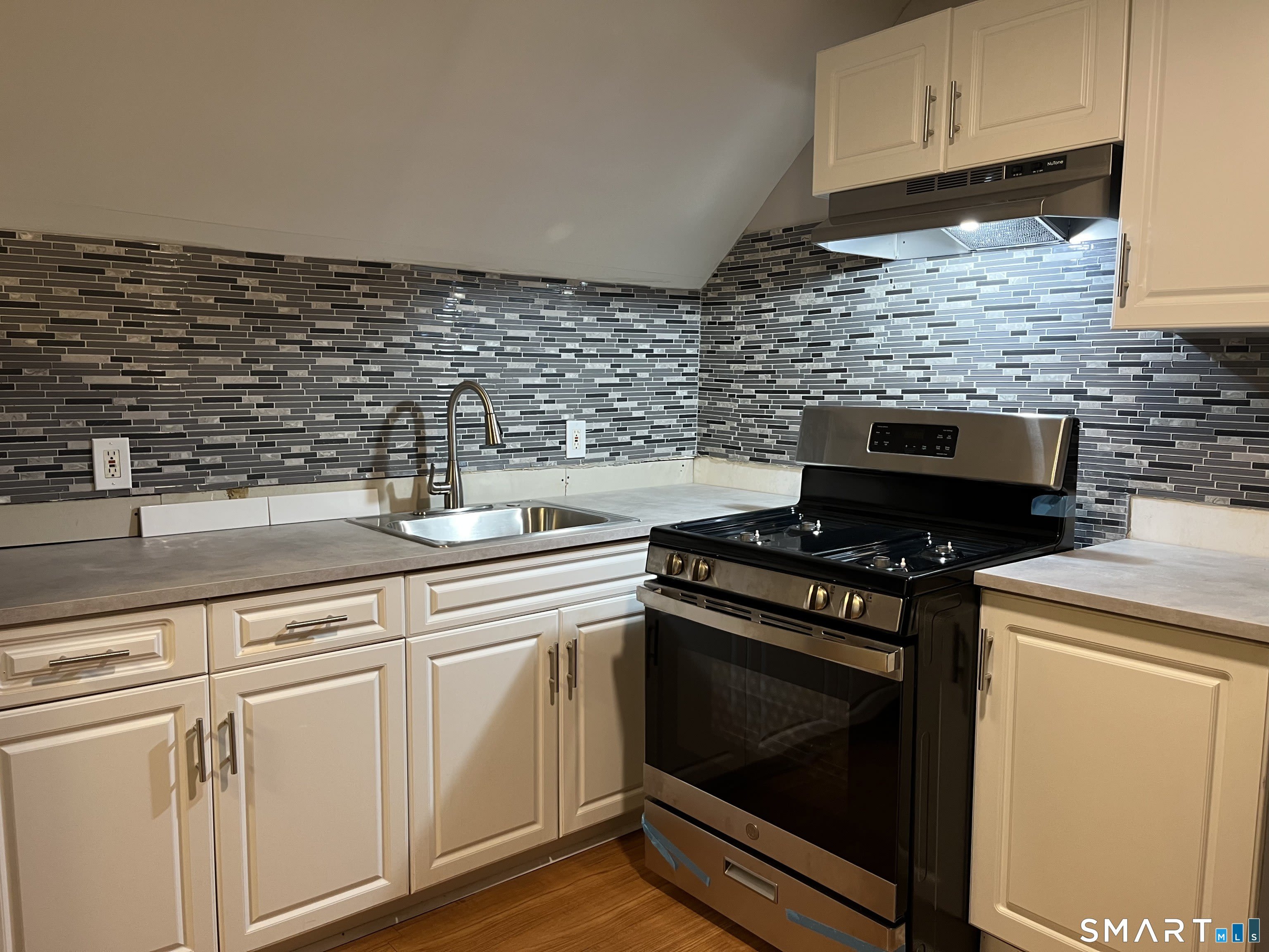 105 First Street – photo 1