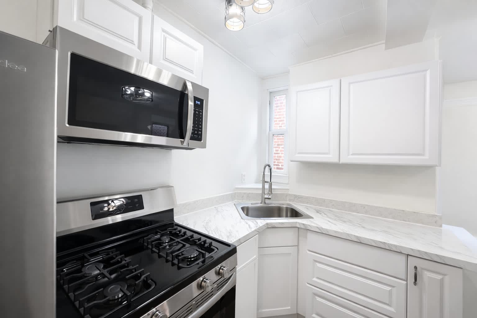 210 Laurens Street – photo 4