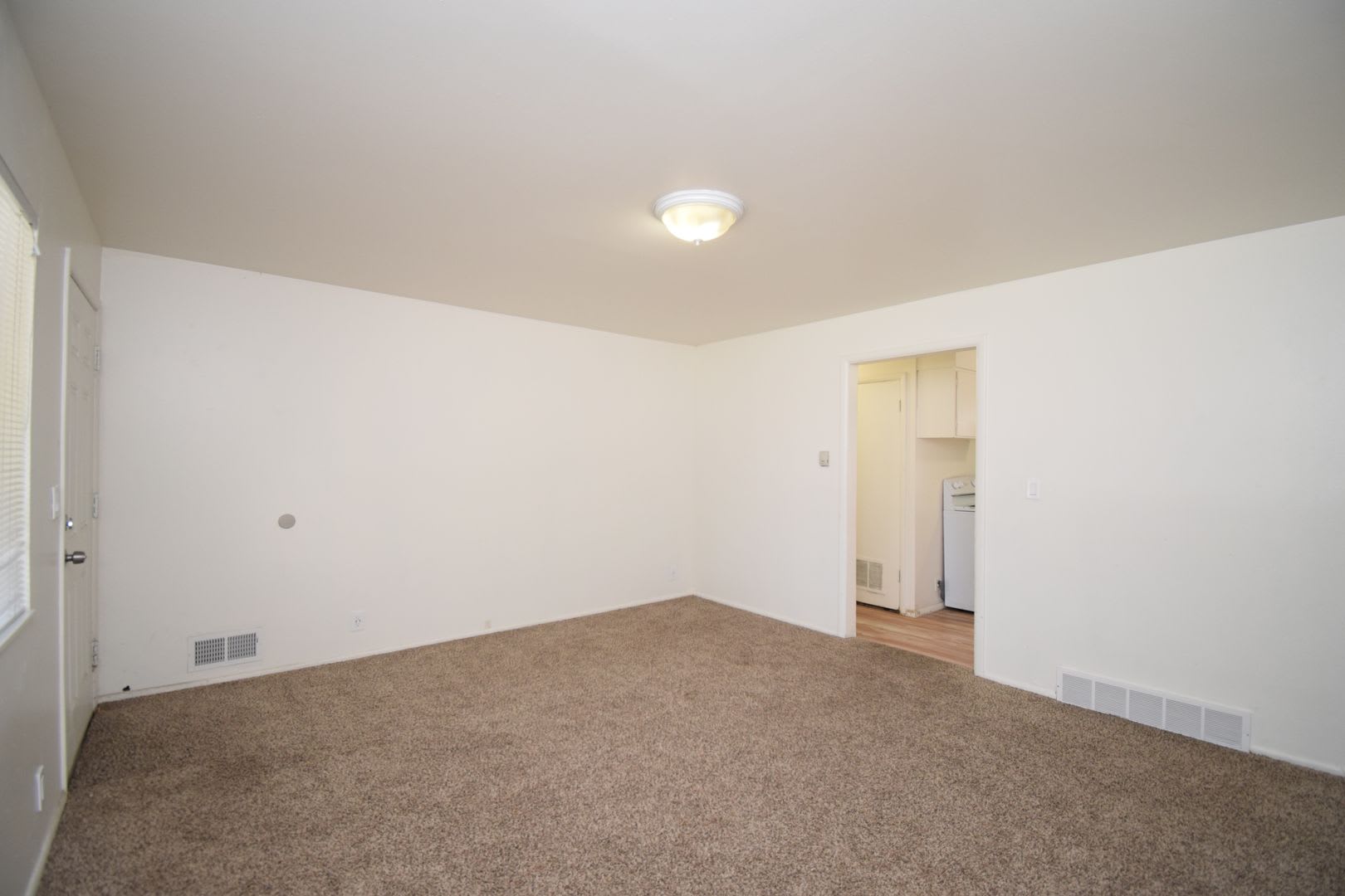Charming 2 Bed Unit in Peaceful, Quiet Millcreek!! – photo 3