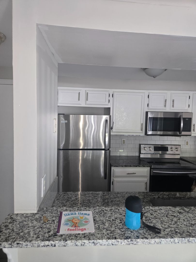 Room in 3 Bedroom Home at Arlyn Cir – photo 4