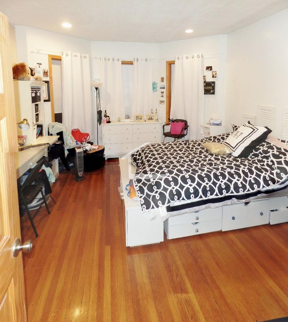 13 Gibbs St #1A Brookline MA 02446 – photo 4