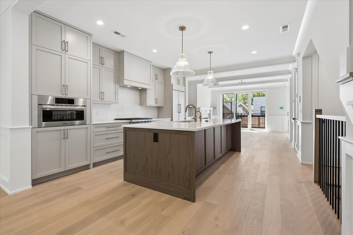 2202 N Leavitt Street – photo 5
